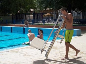 Imagen de grua para piscinas METALU