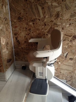 Imagen de silla salvaescaleras recta HomeGlide